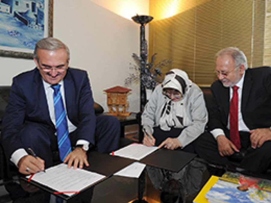 Hayırsever Nine'den 12 Derslikli Okul