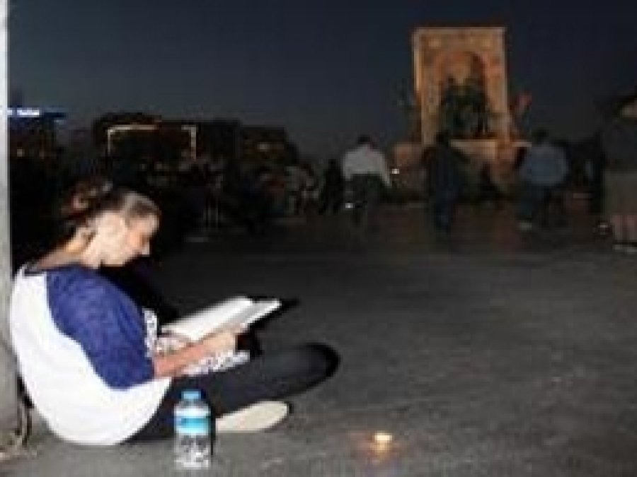 Taksim'de "Duran Adam" Eylemleri