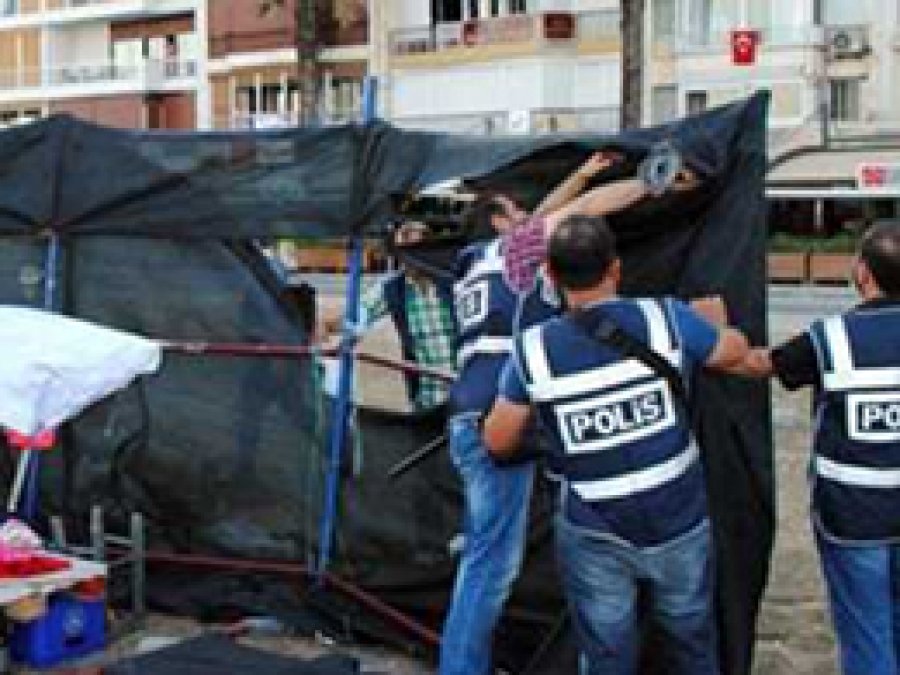 Izmir'de Çadır Kuran Eylemcilere Müdahale
