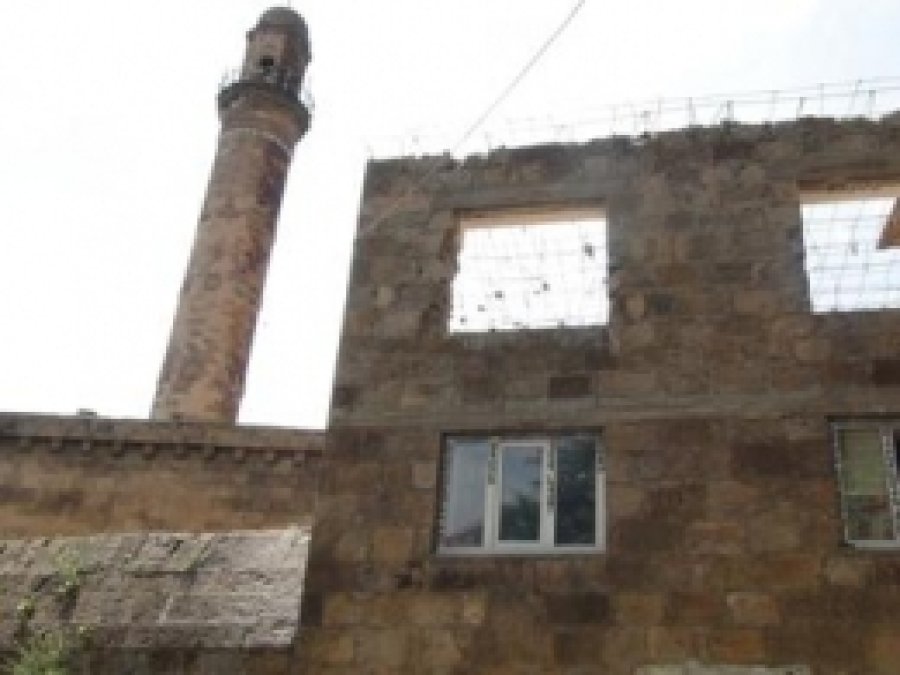 Bitlis'Te Tarihi Caminin Restorasyonuna Başlandı