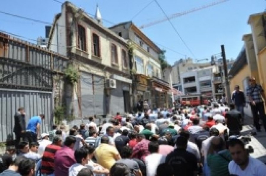 Taksim'deki Vatandaşlar Cami İstiyor