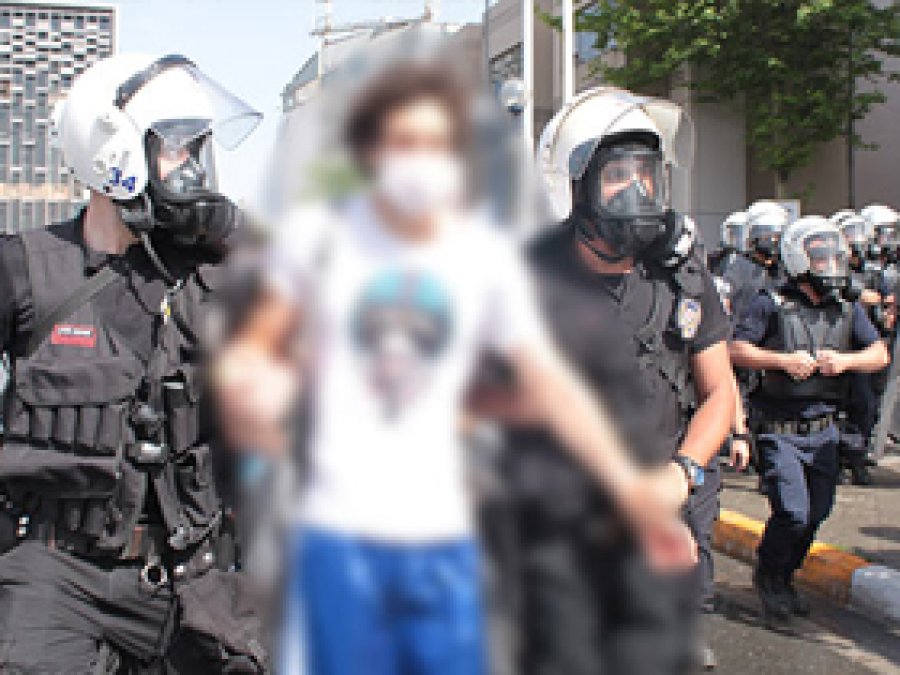 Taksim’de Pankartlı Gruba Polis Müdahale Etti