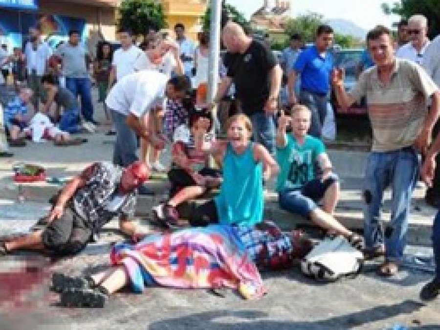 Tur Midibüsü Devrildi, 1 İsveçli Turist Öldü