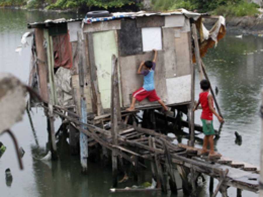 Filipinler'de Kasırga Bin 600 Kişiyi Evinden Etti