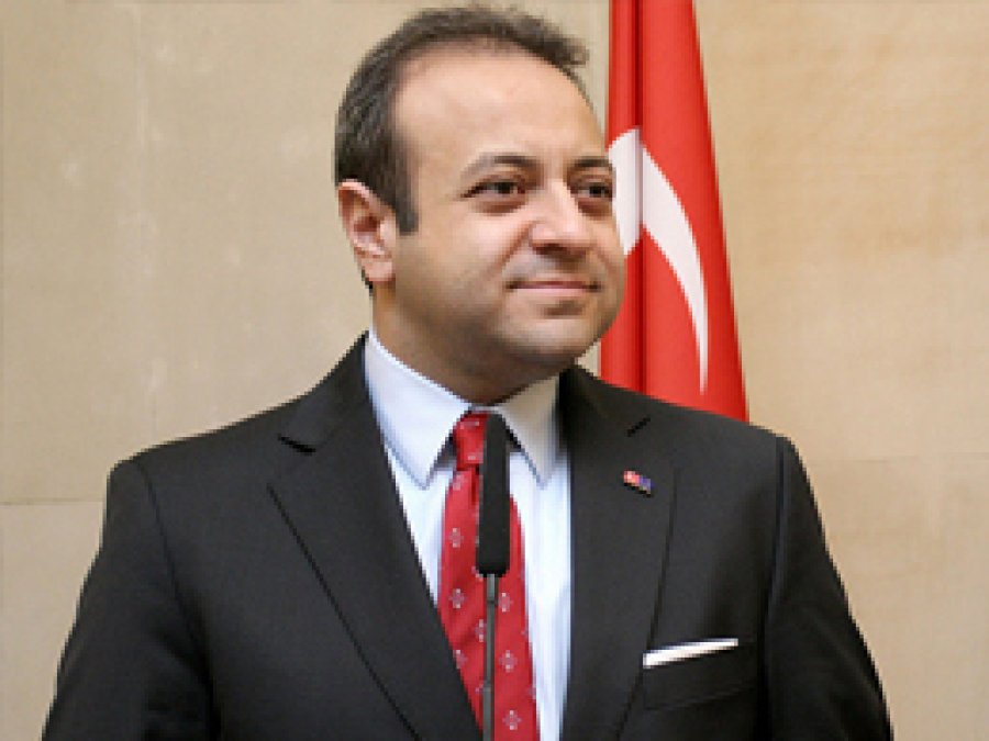 Darbeye Darbe Bile Diyemeyen Batı Ahkam Kesmesin