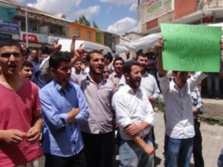 Karlıova'da Mursi'ye Destek Eylemi