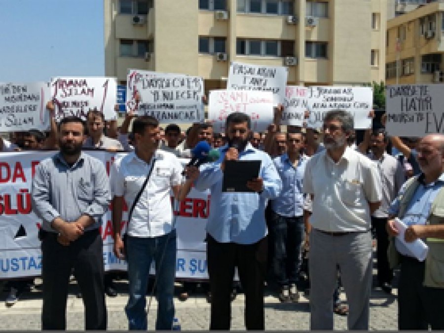 Mısır'daki Askeri Darbe İzmir'de Protesto Edildi