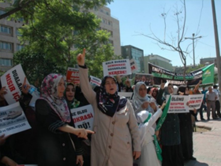 Mısır'daki Darbe Adana'da Protesto Edildi