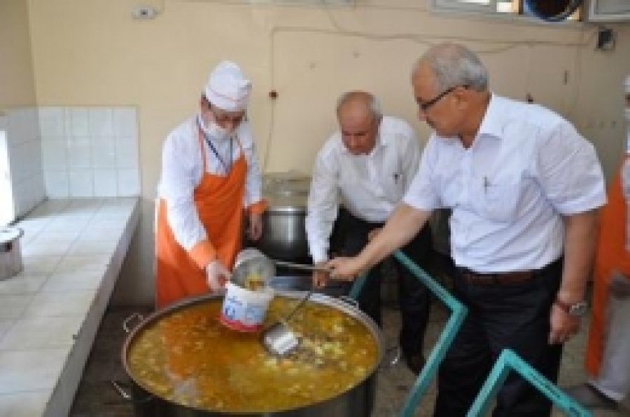 Tarsus'ta İki Ayrı Noktada Yemek Dağıtılacak