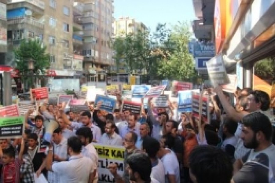 Cunta Karşısında Ayağa Kalkan Kardeşlerimizin Yanındayız