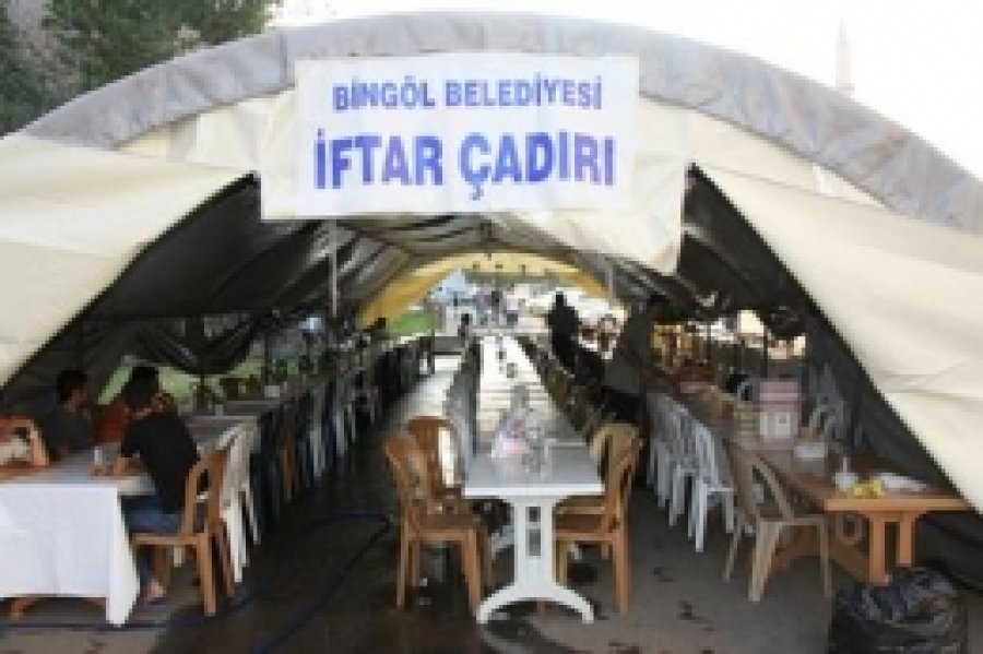 Belediye 500 Kişilik Ramazan Çadırı Kurdu