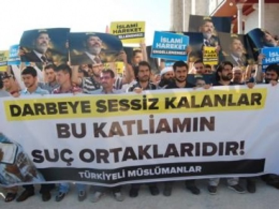 İstanbul'da Cuntacılar ve İşbirlikçileri Lanetlendi