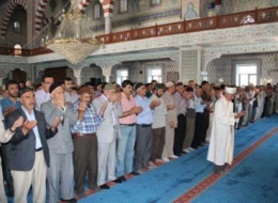 Bingöllüler Mısır'da Katledilenler için Cenaze Namazı Kıldı