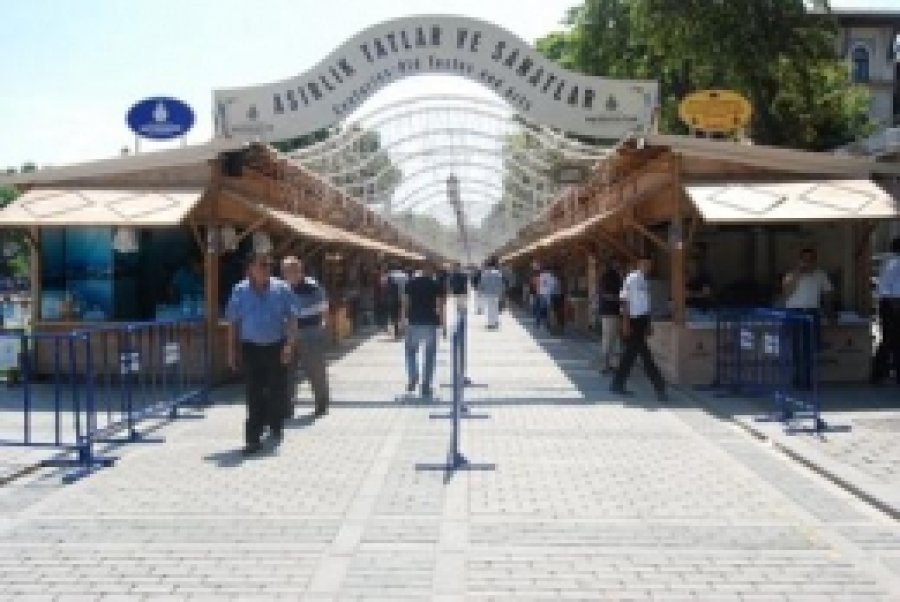 'Asırlık Tatlar ve Sanatlar Çarşısı' Açıldı