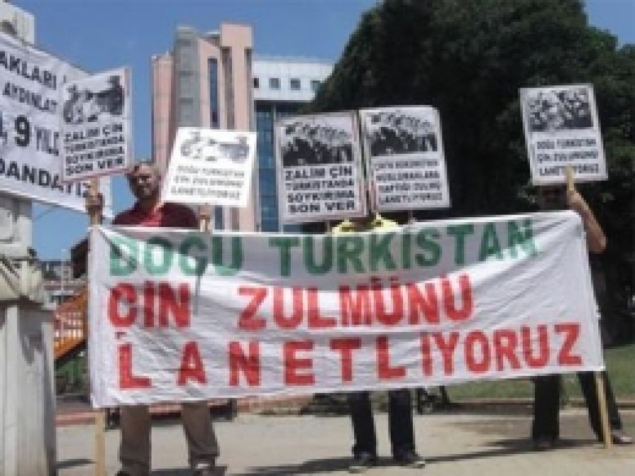 Çin Zulmüne Lanet Yağıyor