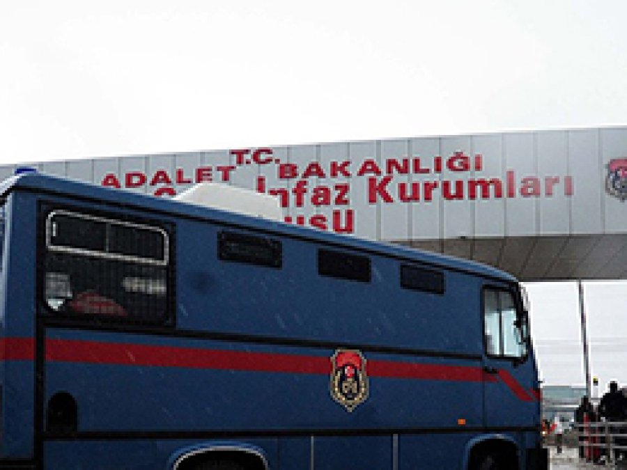 İstanbul'da Cezaevi Personeline Operasyon