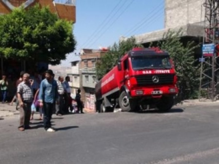 Rampada Freni Boşalan İtfaiye Aracı Korkuttu
