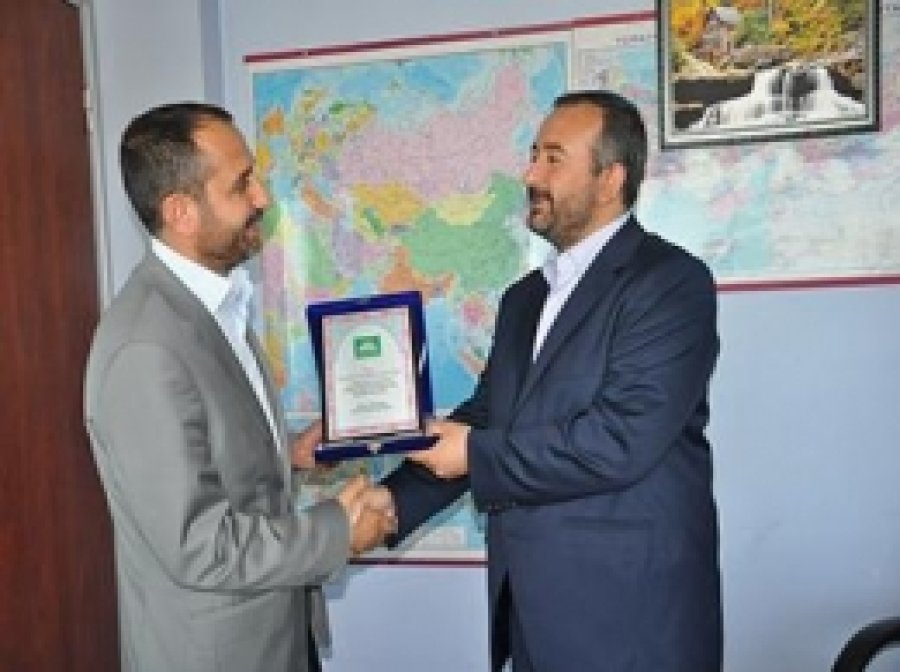 Hüda-Par'dan Doğruhaber'e Teşekkür Plaketi