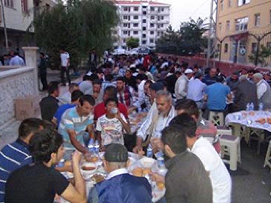 Kar-Der'den 500 Kişilik İftar Yemeği