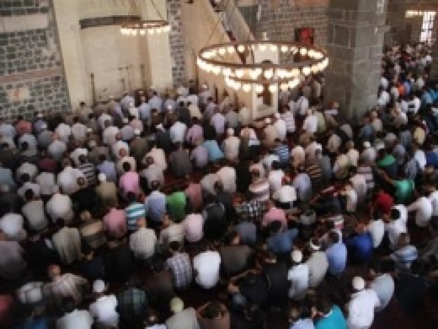 Ulu Camide İki İmam İddiası
