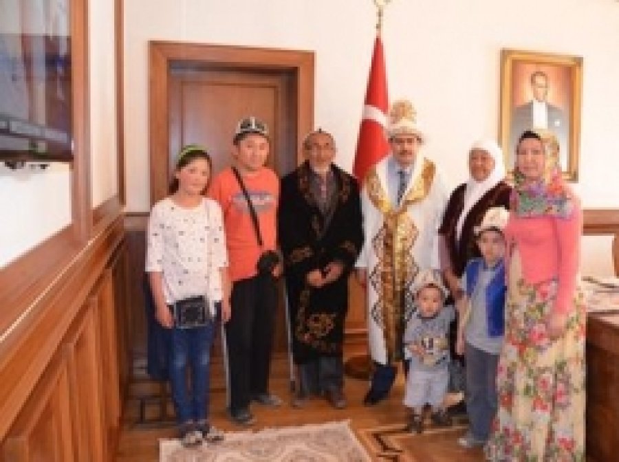 Kırgız Aileden Malatya Valisine Ziyaret 
