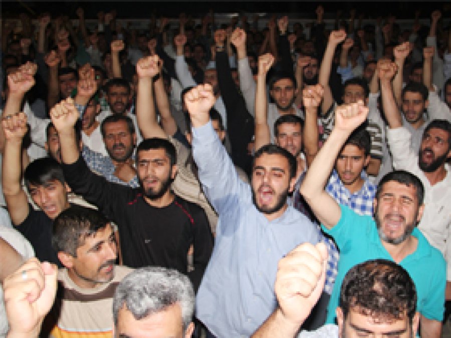 Diyarbakır'da Darbeciler Lanetlendi