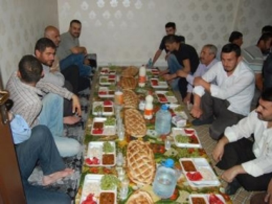 Sason Rahmet Pınarı'ndan İmamlara ve Esnafa İftar