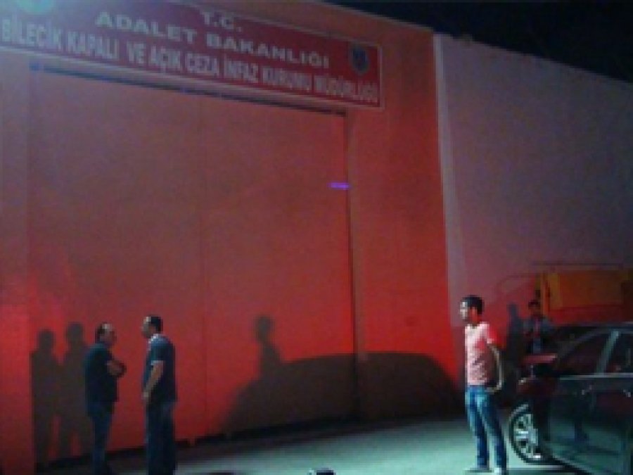Bilecik Cezaevinde Mahkumlar Koğuşu Yaktı