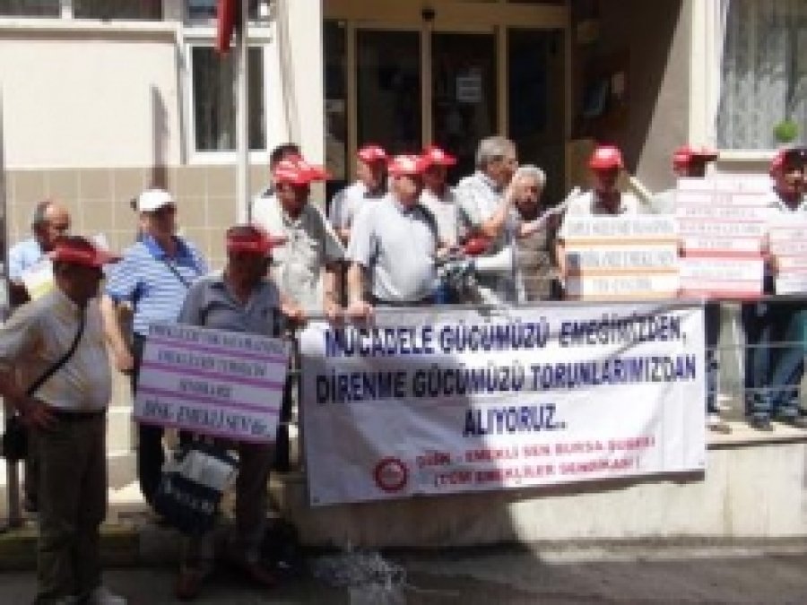 Bursa'da İşkur Önünde Oturma Eylemi