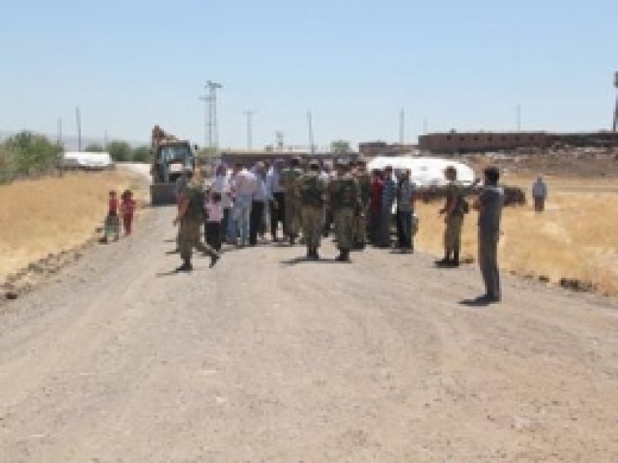 Hizmet Verilmeyen Köylüler Yol Kapattı
