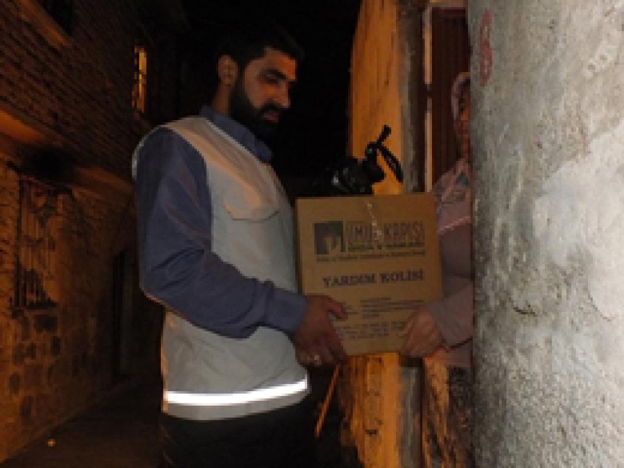 Diyarbakır Umut Kapısı 2000 Aileye Yardım Ulaştırdı