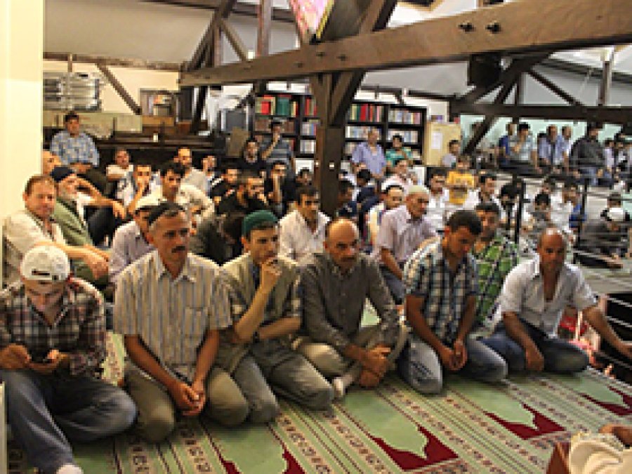 Kadir Gecesi Paris'te İhya Edildi