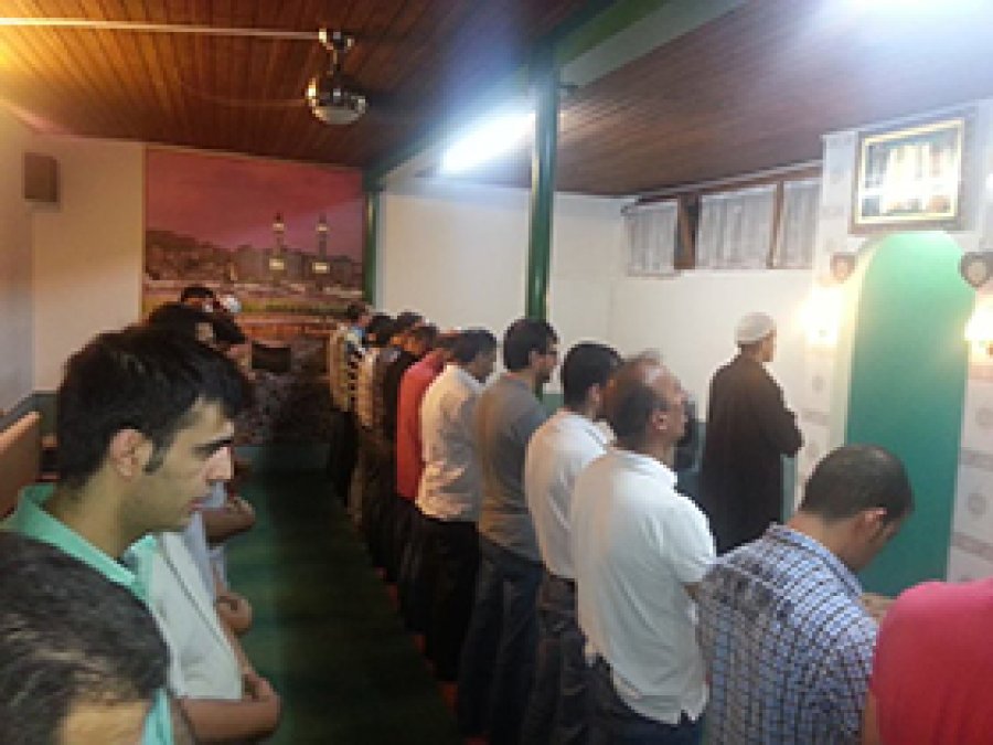 Kadir Gecesi'ni Tesbih Namazıyla İhya Ettiler