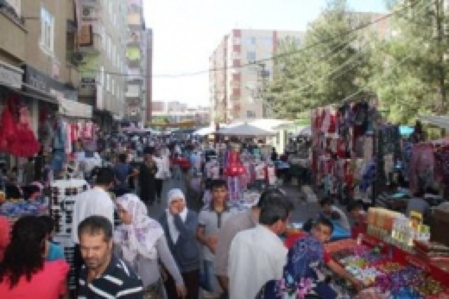 Bayram Alışverişlerinde; Müşteri Memnun, Esnaf Şikâyetçi