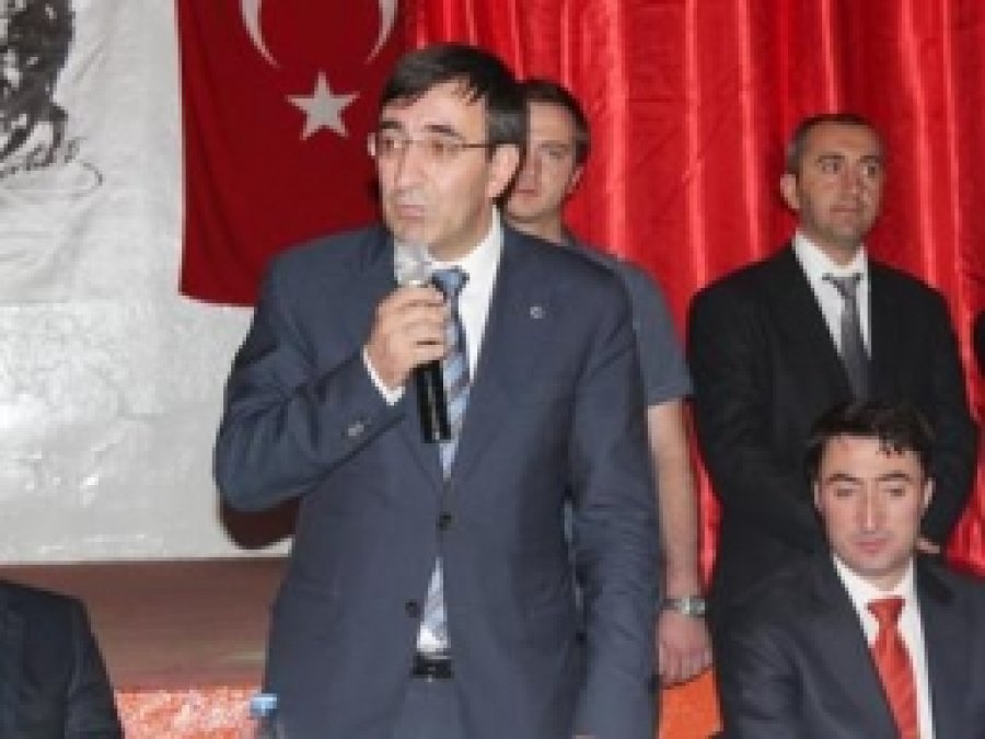 Bakan Yılmaz: "Karlıova'da Hayvancılığı Destekliyoruz"