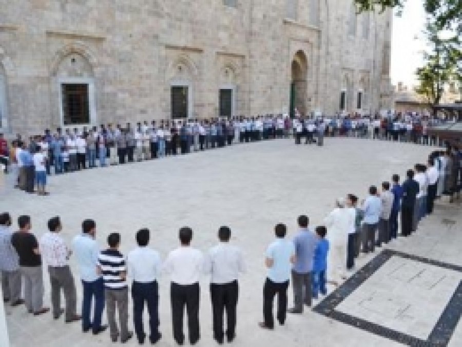 "Müslüman Halk Böyle Bayramlaşmalara Hasret"