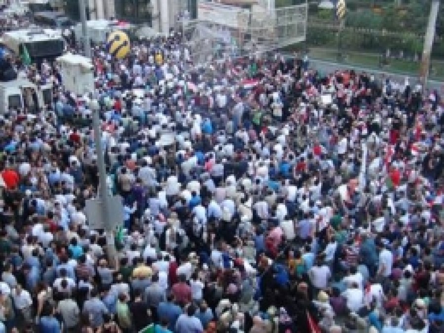 Taksim'de Cuntaya Lanet Yağdı