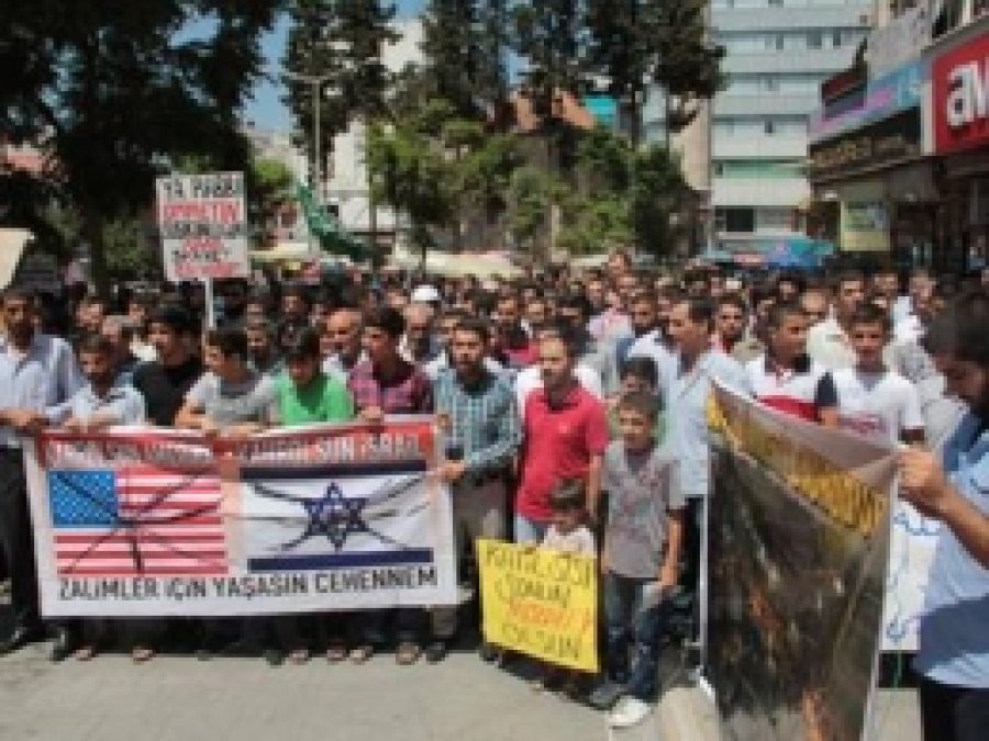 Adana'da Bugün de Darbecilere Lanet Okundu