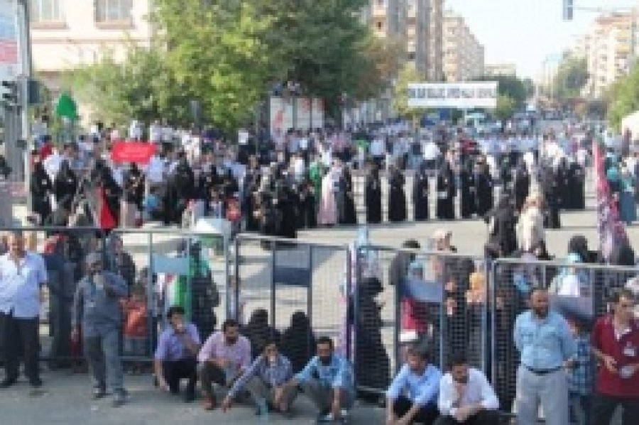Diyarbakır'da On Binler Mitinge Akıyor