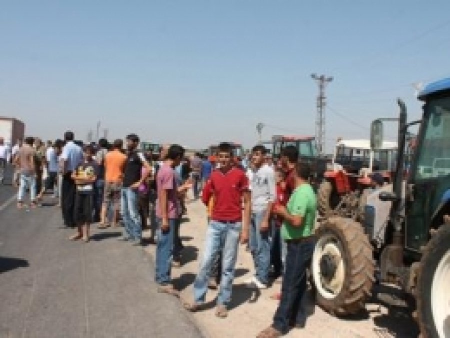 Sorunları Çözülmeyen Çiftçiler Yeniden Yol Kapattı