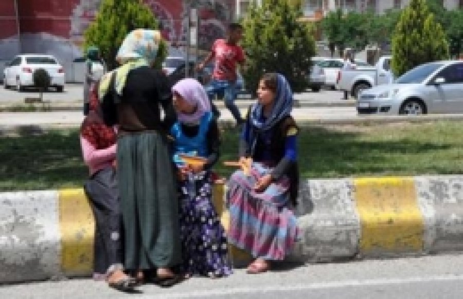 Halk Suriyeli Kızların Dilenmesinden Endişeli