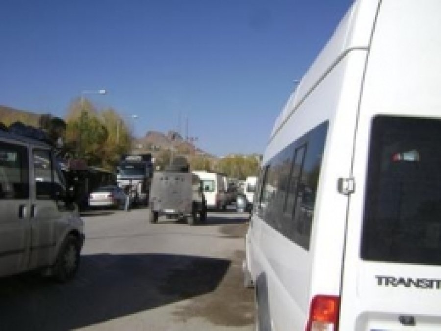 Asker Minibüsün Altında Kaldı