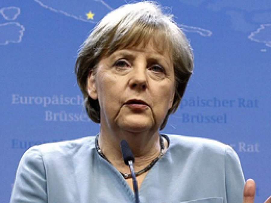 Merkel'den Alman Vatandaşlığına Geçiş Çağrısı