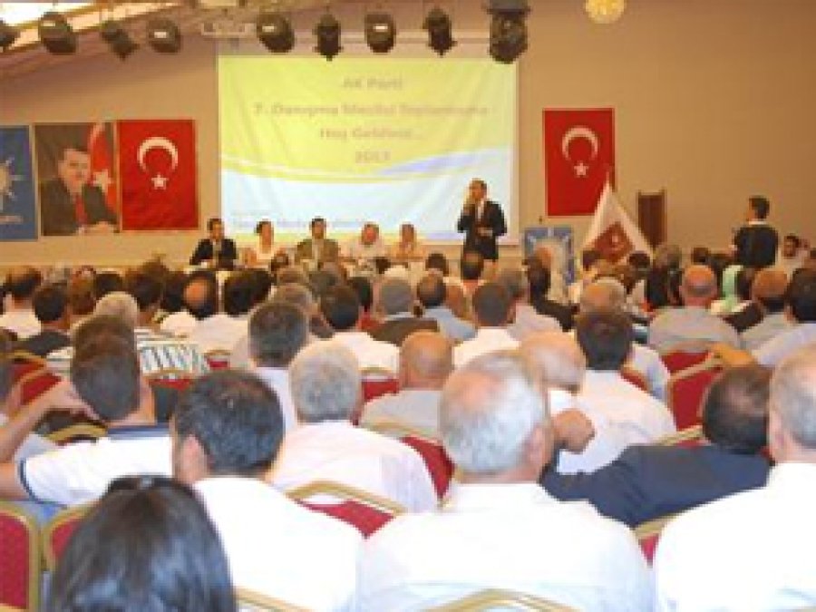 'Batı Demokrasi Karşıtıdır'