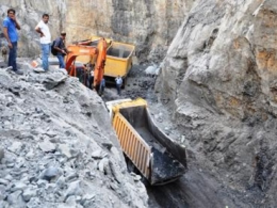 Şırnak'ta Göçük Altındaki İşçilere Ulaşıldı