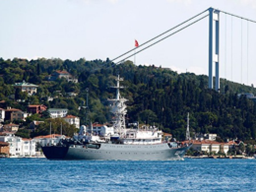 Rus Savaş Gemileri Boğazlardan Geçti
