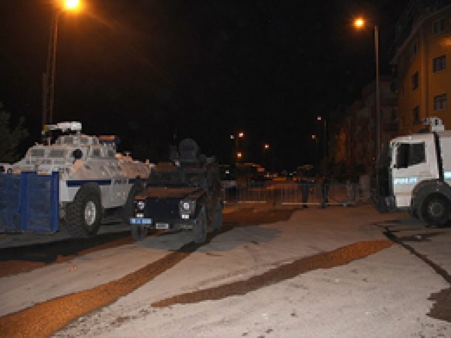 Yolu Trafiğe Kapattılar Polis Müdahale Etti
