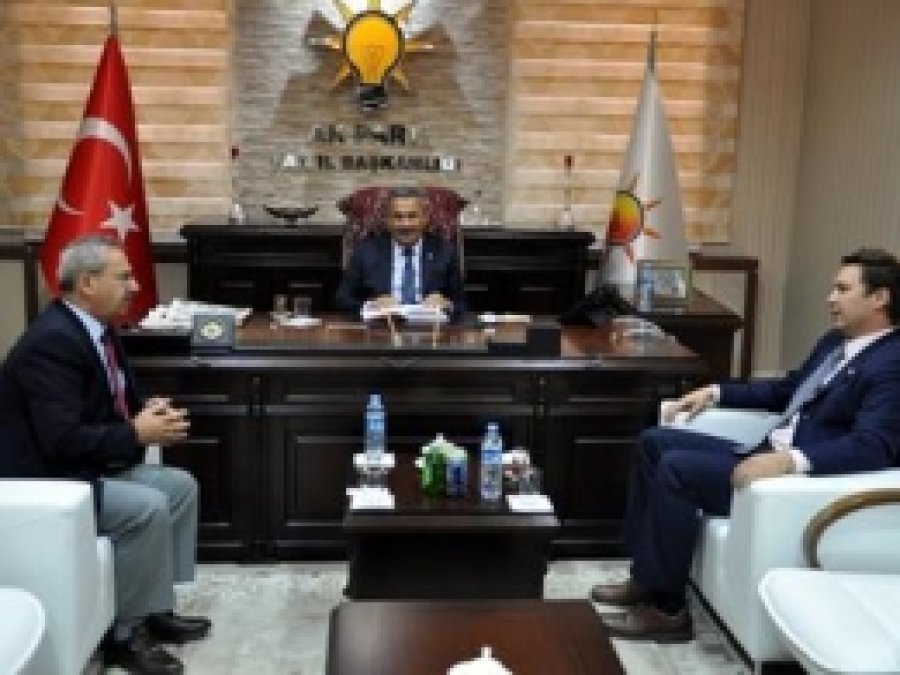 ABD Konsolosundan Ak Partiye Övgü