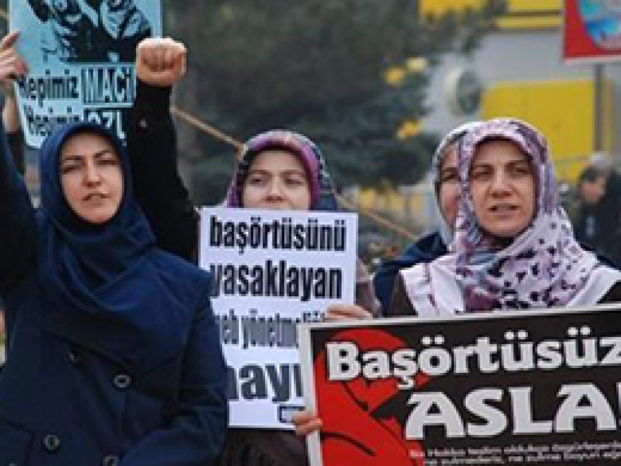 'Okullarda ve Kamuda Başörtüsü Serbest Olsun'
