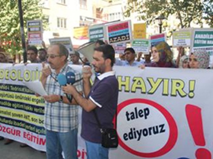 'İdeolojik Eğitime Hayır'